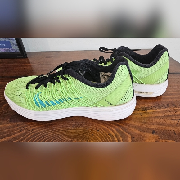 Nike Women's Lime Green W/Black & Blue Accent Sneakers/Running Shoes Size 9 - Picture 3 of 11